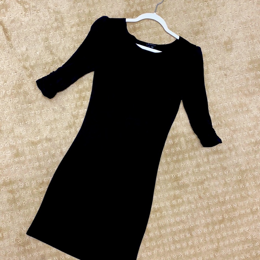 Super soft, comfy stretch Theory black dress 🖤